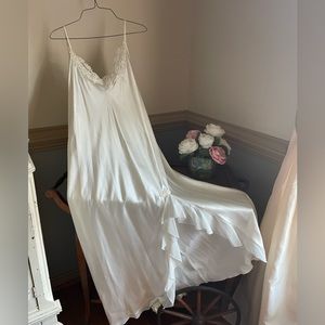 Long cottage vibe plus sized lingerie size 22/24